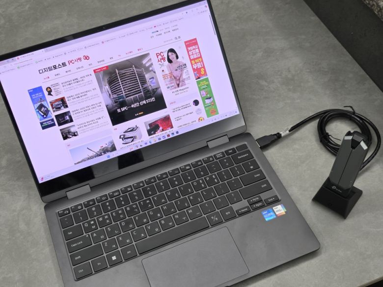 노트북과 함께 사용할 때에는 가급적 USB 거치대를 같이 사용하는 것이 좋다.