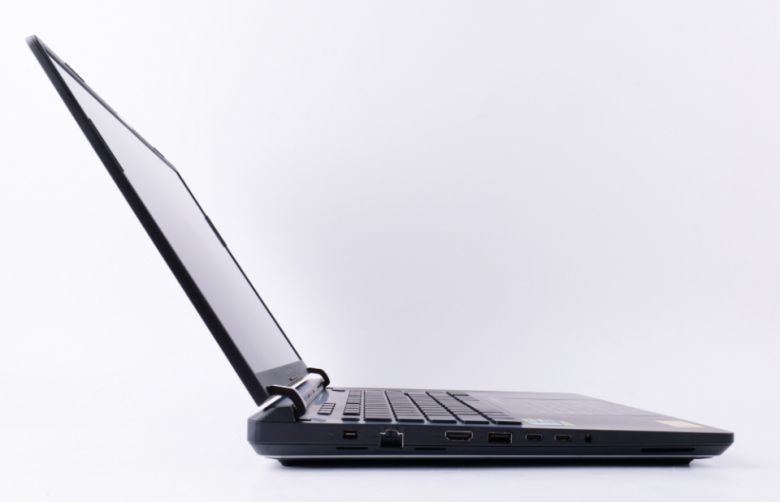 상판은 약 130도 각도로 열린다.