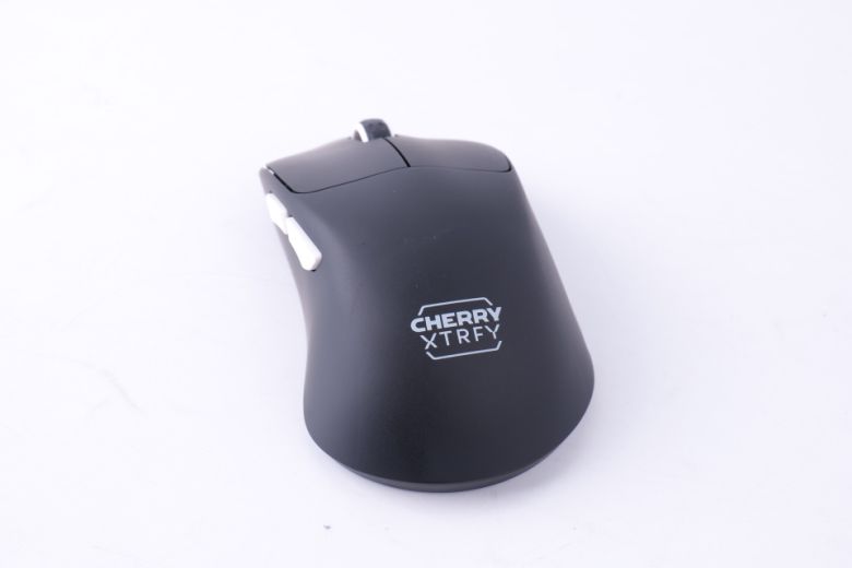 이 제품은 과거 엑스트리파이 게이밍 마우스 중 베스트셀러인 ‘엑스트리파이 M4’를 기반으로 완성도를 끌어올린 모델이다.