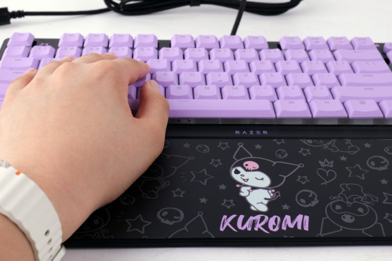 안정적인 자세로 타건할 수 있었고 손에 닿는 느낌 역시 좋았다.