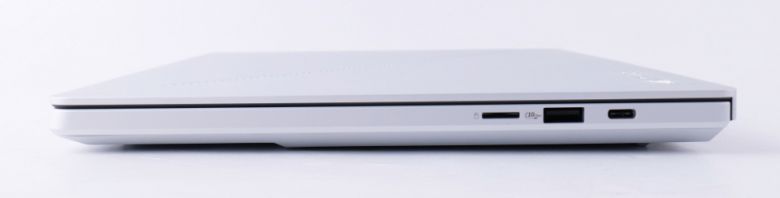 다양한 입출력 단자를 지원한다.