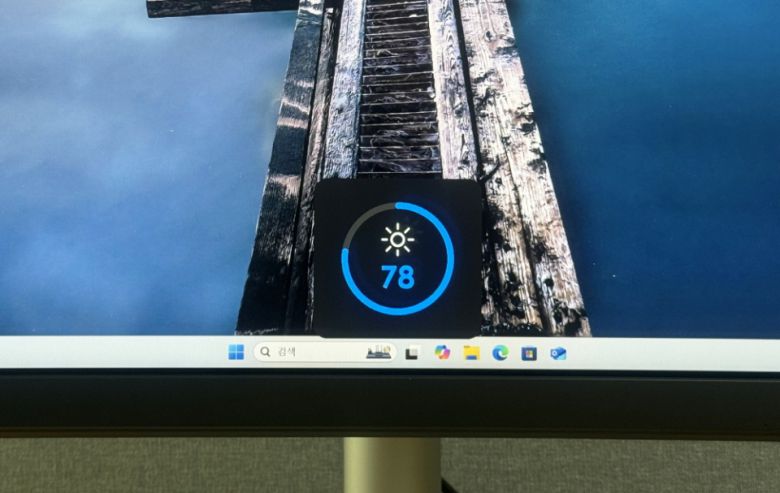 핫키 퍽 G3의 다이얼로 밝기나 볼륨 등을 조절할 수 있다.