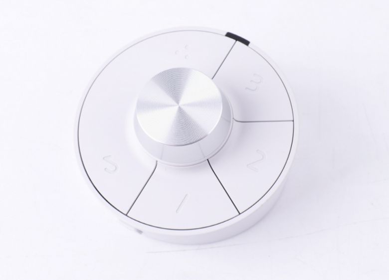 무선 핫키 퍽 G3로도 조작이 가능하다.