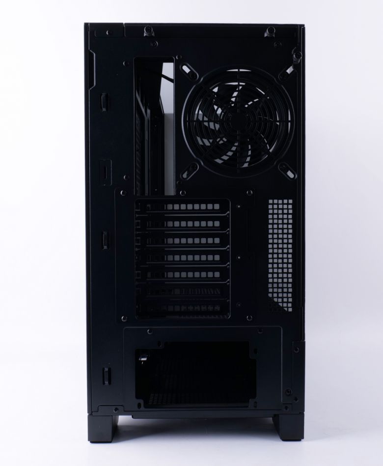 PCI 슬롯이 7개 있다. 90도 회전해서 사용할 수도 있다.