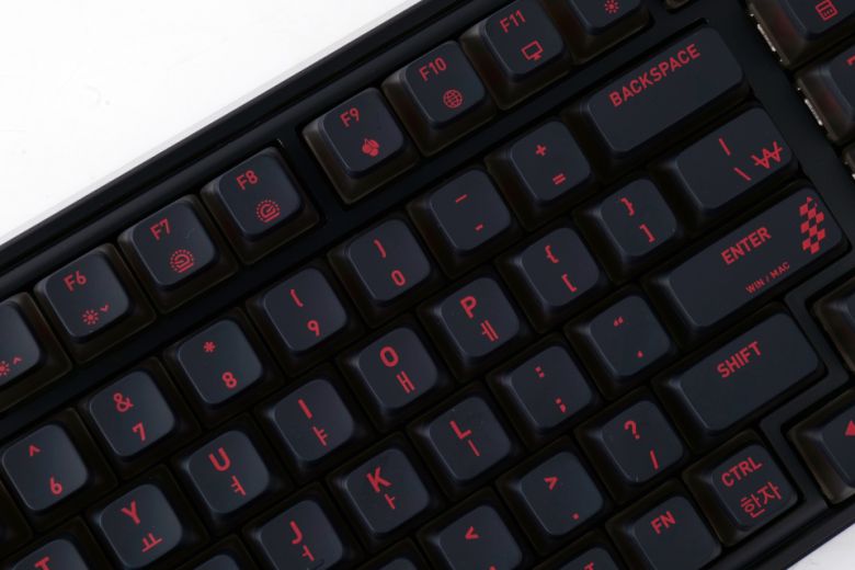 키캡 상단은 PBT 재질이다.