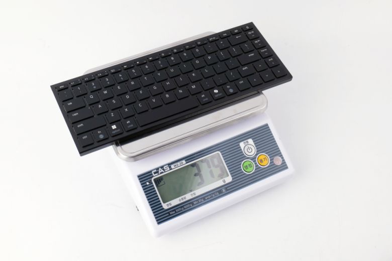 실측 무게는 379g으로 확인됐다.