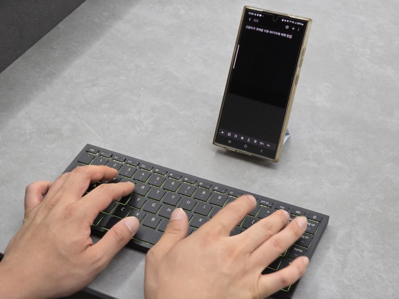 레이저 조로는 블루투스 무선 연결 기능까지 품었다.