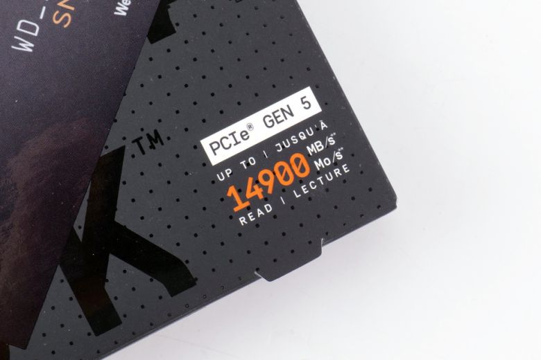 패키지를 통해서 최고 사양급 제품이라는 점을 알 수 있다.