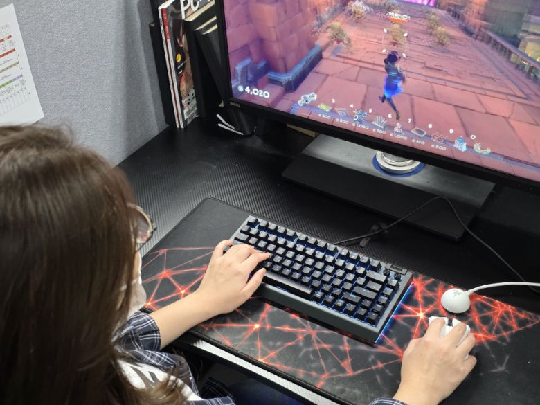 이어서 TPS 게임 ‘오크 머스트 다이! 3’을 즐겨봤다.