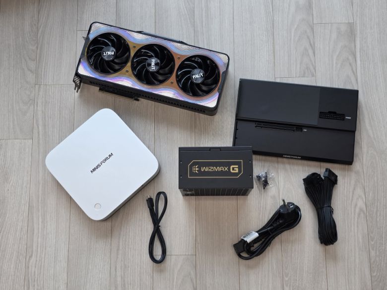 앞서 언급한 제품들과 오큐링크 단자가 내장된 미니 PC ‘Minisforum AI X1 PRO’과 함께 실제 eGPU 환경을 구성해봤다.