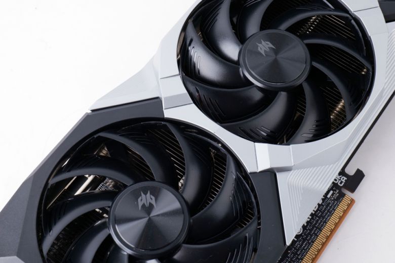 그래픽카드 팬의 경우 마주한 팬들이 서로 반대 방향으로 회전한다.