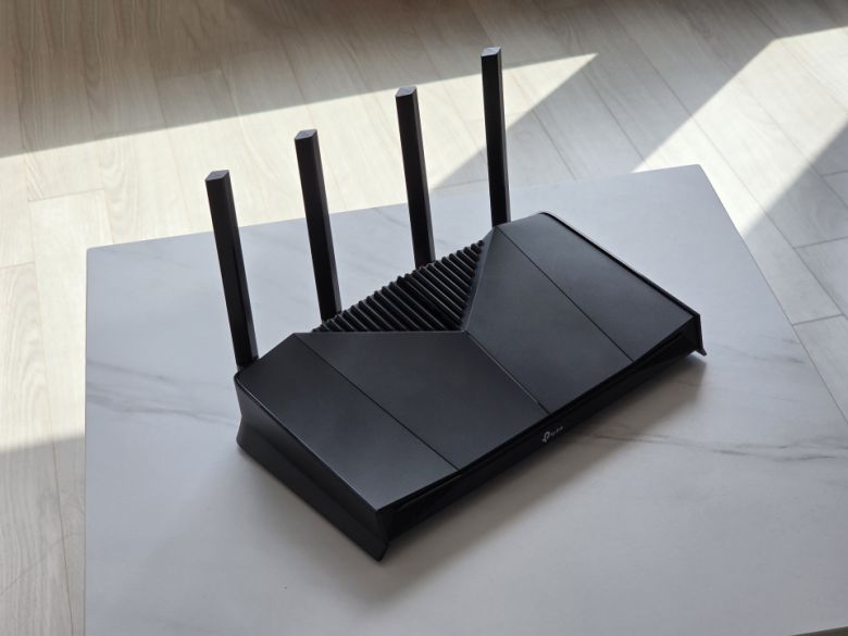 레이싱카의 보닛으로부터 영감받은 디자인을 택해 날렵하고 강력한 이미지를 제공한다.