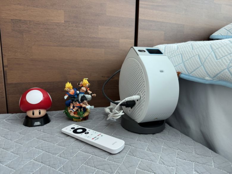 침대 옆 협탁에 두고 사용하면 편리하다.