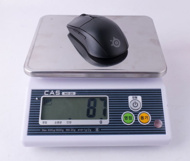 무선 버전의 실제 측정한 무게는 87g이다.