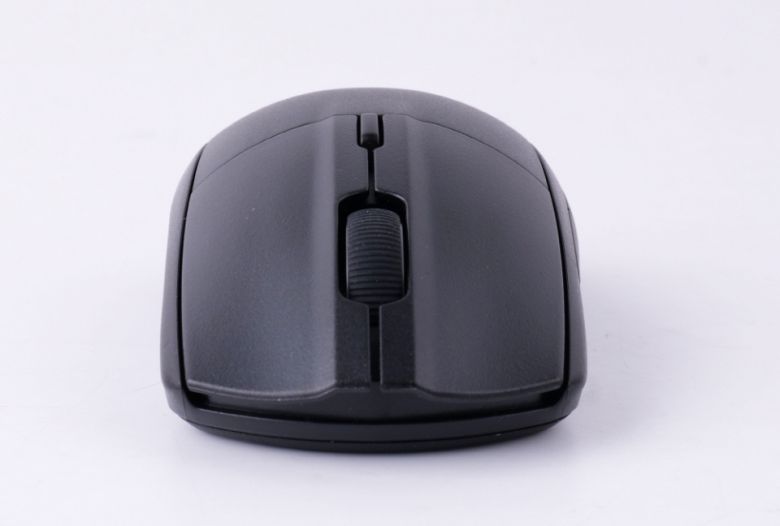 무선 버전은 배터리 교체 방식이기 때문에 충전 단자가 없다.