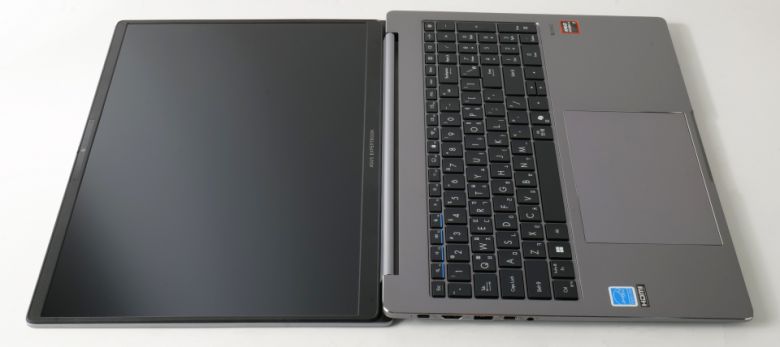 상판은 180도까지 펼칠 수 있다.