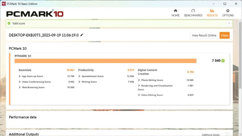 PC마크 10 벤치마크 결과다. 7,040점으로, 업무용으로 사용하기에 충분한 성능을 지녔다.