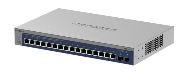 XS516TM은 16개의 RJ-45 단자, 2개의 SFP+ 단자 구성이다.