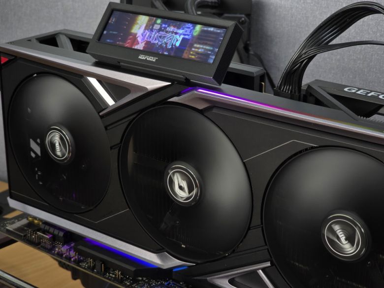 여러 색상을 한 번에 표현할 수 있는 RGB LED인 만큼 게이머에게 큰 만족감을 선사한다.