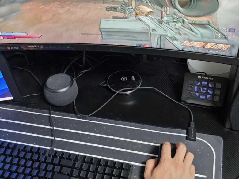 세이버 v2 프로로 직접 게임 플레이를 진행했다.