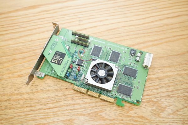 지포스 256은 GPU라는 개념과 함께 등장했다. GPU는 게임을 넘어 CPU 중심의 컴퓨팅의 패러다임을 바꾸었다.