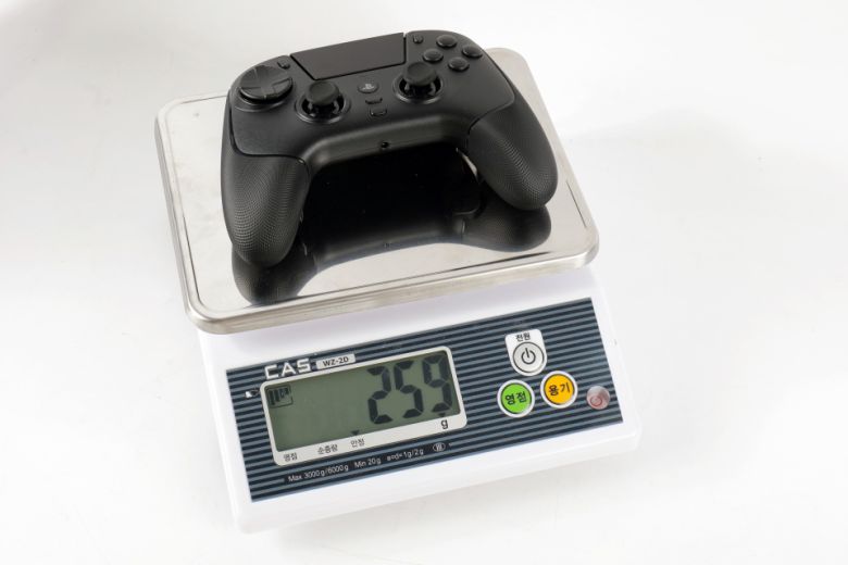 무게는 실측 기준 259g으로 확인됐다.