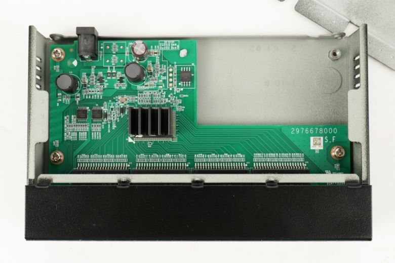 팬리스 설계로 조용한 환경에서도 사용하기에 적합하다.