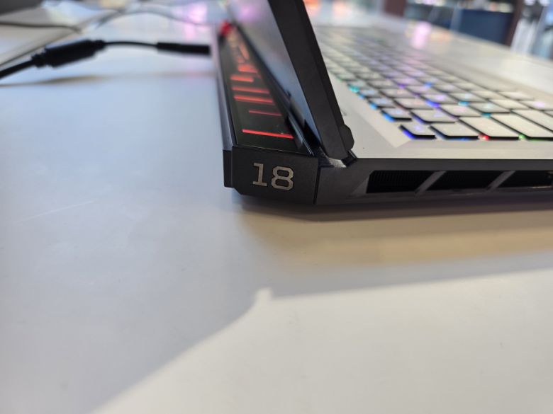 에이서 프레데터 헬리오스 18 AI PH18-73-92N3