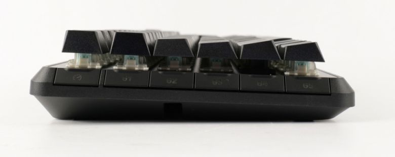 왼쪽에 있는 여섯 개의 G키는 스트리밍이나 매크로 작업에 유용하다. 특히 타이핑할 때 간섭되지 않는 위치에 있어 매우 편리하다.