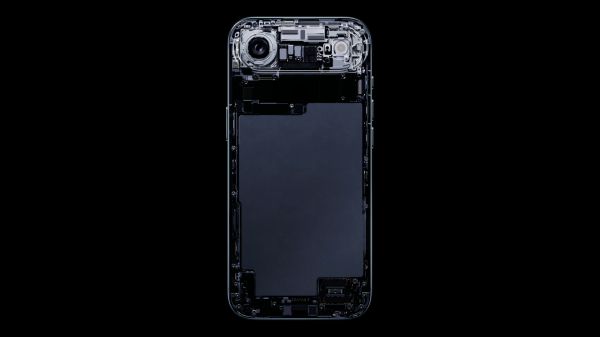 아이폰 에어 카메라 및 내부 모습. 사진=애플