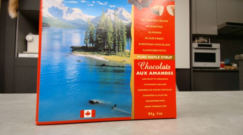 직접 레이저 키요 V2로 촬영한 결과물을 확인해보니, 초콜릿 상자의 작은 텍스트도 선명하게 읽을 수 있는 수준이었다.