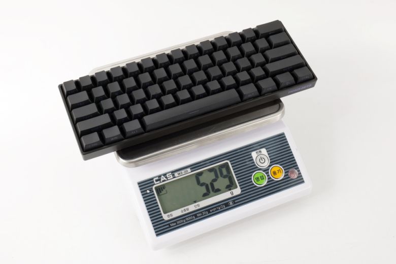 무게는 실측 기준 529g이다.