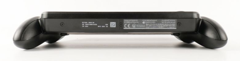 바닥에 올려두면 본체가 땅에서 떨어진다. 통풍이 잘되기 때문에 바닥에 놓고 사용해도 괜찮다.