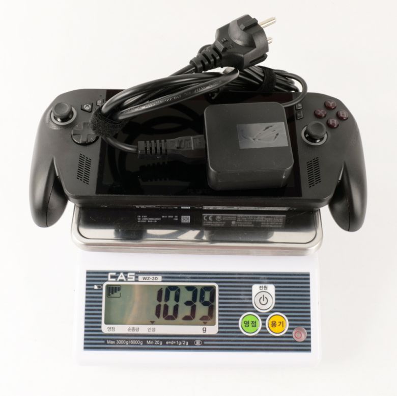 어댑터를 포함하면 1,039g이다.