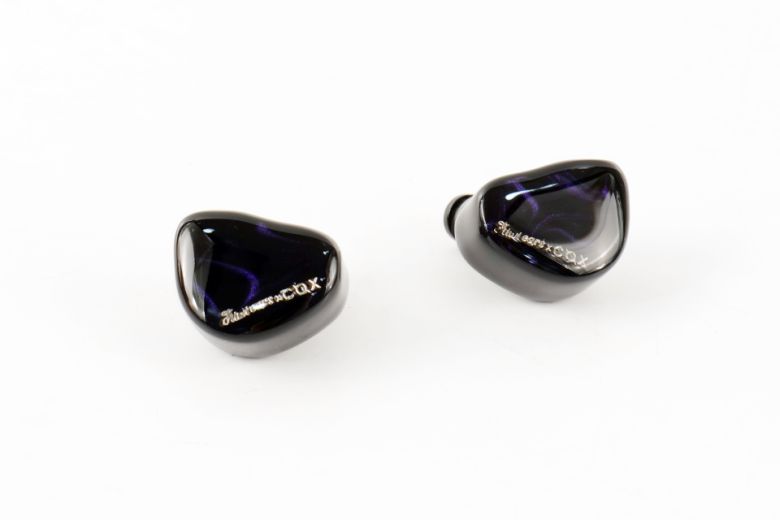 레드, 블루, 그린, 퍼플 컬러의 옵션을 선택할 수 있고 기사에서 사용된 제품은 퍼플 모델이다.