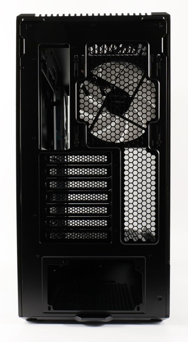 재사용이 가능한 7개의 PCI 슬롯을 갖췄다.