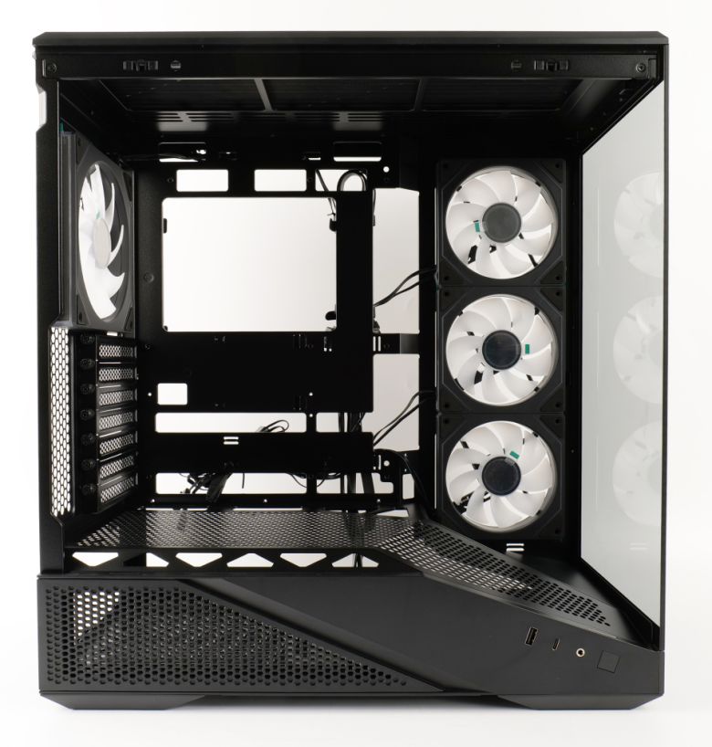 미들타워 케이스임에도 확장성이 뛰어나다. 420mm 길이 그래픽카드는 물론, 후면 커넥터 메인보드 장착도 지원한다.