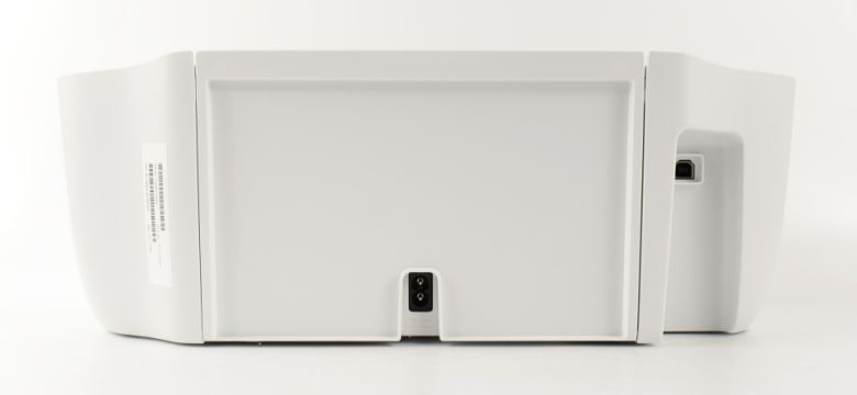 후면에는 전원 단자와 USB 2.0 단자가 있다.