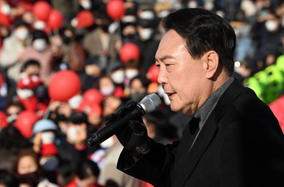 지난 6일 오후 윤석열 당시 국민의힘 대선 후보가 경기도 파주시 야당동에서 열린 유세에서 지지를 호소하고 있다. 〈사진=국회사진기자단〉