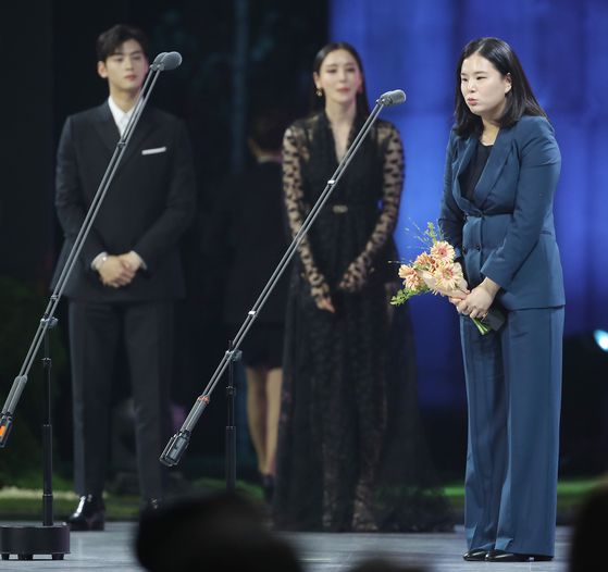 TV 부문 교양 작품상을 수상한 이은규 PD. 사진=백상예술대상 특별취재반