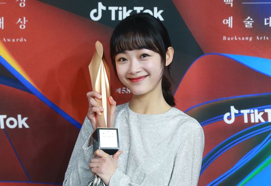 영화 부문 여자 신인연기상의 이유미. 사진=백상예술대상 특별취재반