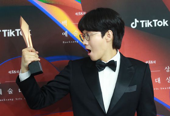 남자 예능상을 수상한 이용진. 사진=백상예술대상 특별취재반