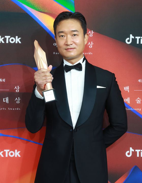 영화 부문 남자 조연상의 조우진. 사진=백상예술대상 특별취재반