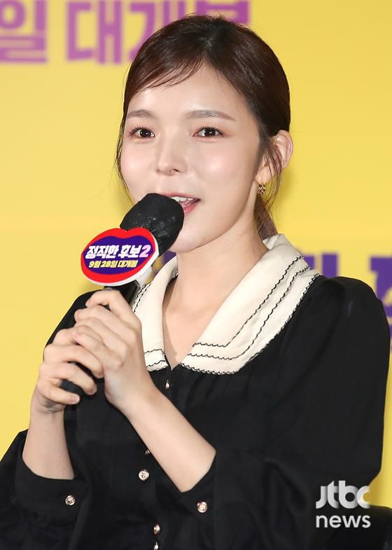 장유정 감독과 배우 라미란, 김무열, 윤경호, 서현우, 박진주가 20일 오후 서울 코엑스 메가박스에서 열린 영화 '정직한 후보2' 언론시사회에 참석해 소감을 말하고 있다.  박세완 엔터뉴스팀 기자 park.sewan@jtbc.co.kr (콘텐트비즈니스본부)