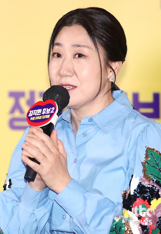 장유정 감독과 배우 라미란, 김무열, 윤경호, 서현우, 박진주가 20일 오후 서울 코엑스 메가박스에서 열린 영화 '정직한 후보2' 언론시사회에 참석해 소감을 말하고 있다.  박세완 엔터뉴스팀 기자 park.sewan@jtbc.co.kr (콘텐트비즈니스본부)