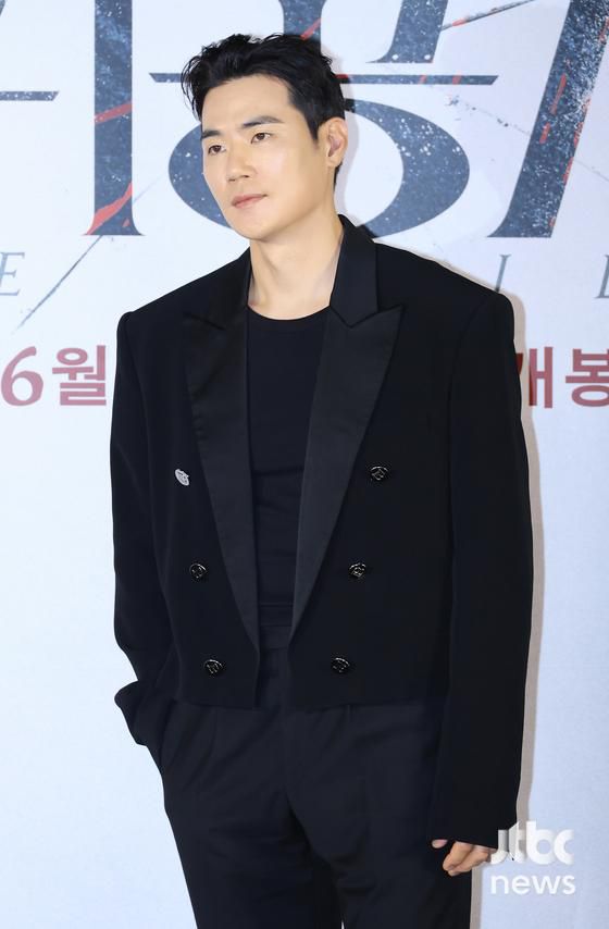 22일 오전 서울 자양동 롯데시네마 건대입구점에서 영화 '귀공자' 제작보고회가 열렸다. 박훈정 감독과 김선호, 강태주, 김강우, 고아라가 참석했다. 김현우 엔터뉴스팀 기자 kim.hyunwoo3@jtbc.co.kr (콘텐트비즈니스본부)