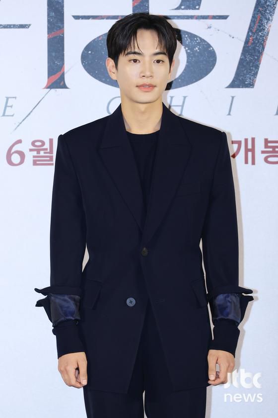 22일 오전 서울 자양동 롯데시네마 건대입구점에서 영화 '귀공자' 제작보고회가 열렸다. 박훈정 감독과 김선호, 강태주, 김강우, 고아라가 참석했다. 김현우 엔터뉴스팀 기자 kim.hyunwoo3@jtbc.co.kr (콘텐트비즈니스본부)