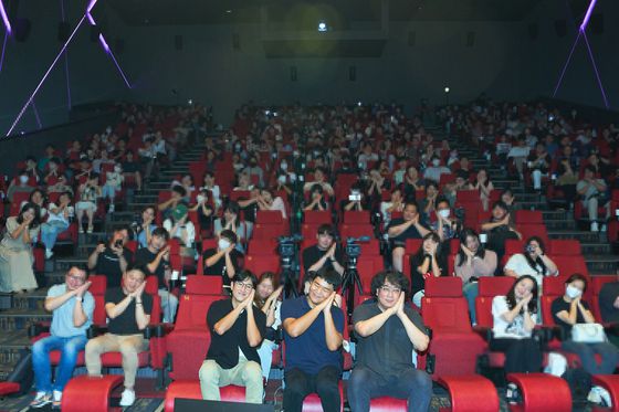 지난 26일 서울 롯데시네마 월드타워에서는 이선균 배우와 유재선 감독, 그리고 봉준호 감독이 모더레이터로 함께 한 영화 '잠'의 스페셜 GV가 개최됐다. 〈사진=롯데엔터테인먼트〉