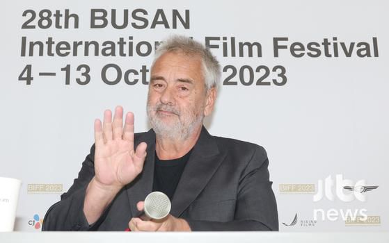 뤽배송 감독이 7일 오후 부산 해운대구 영상진흥위원회에서 열린 '도그맨' 기자간담회에 참석해 질문에 답하고 있다. 김현우 엔터뉴스팀 기자 kim.hyunwoo3@jtbc.co.kr (콘텐트비즈니스본부)