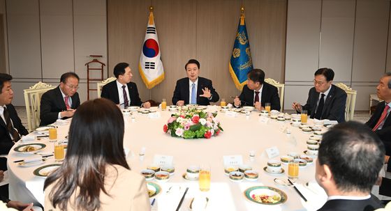 5일 윤석열 대통령, 여당 지도부와 비공개 오찬 〈사진=국민의힘〉